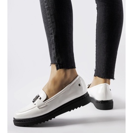 Inna Bílé lakované mokasíny na klínku Vinceza bílý 1