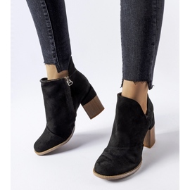 Černé kotníkové boty Artemisia na vysokém podpatku černá 1 Černé kotníkové boty Artemisia na vysokém podpatku černá 1