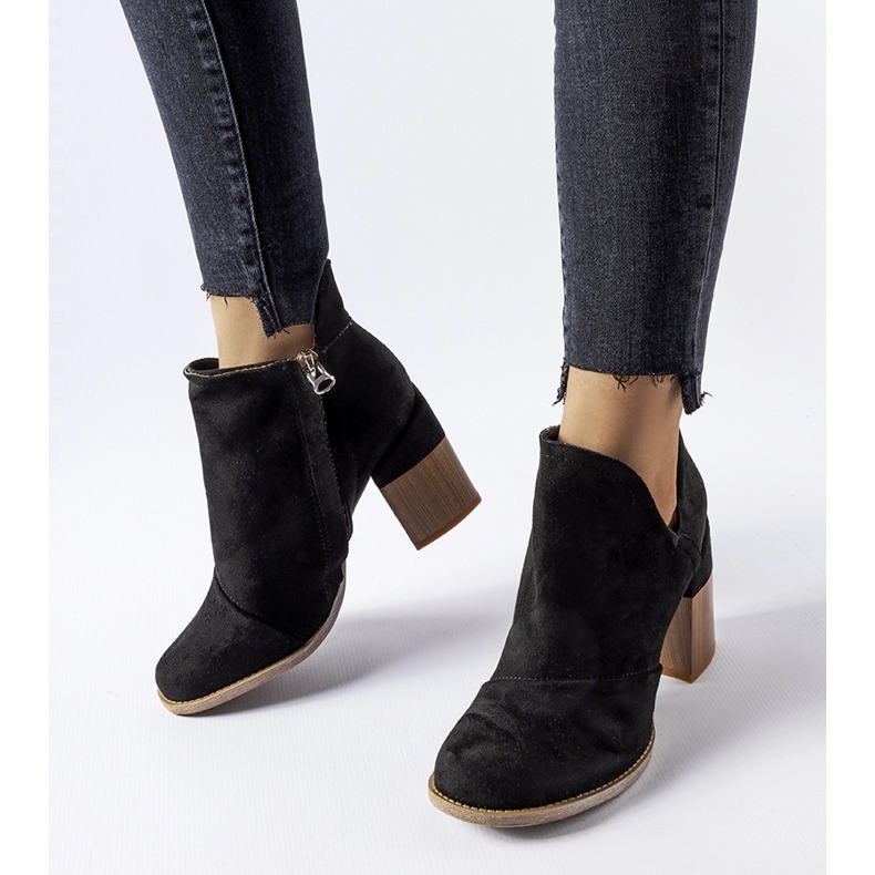 Černé kotníkové boty Artemisia na vysokém podpatku černá 1 Černé kotníkové boty Artemisia na vysokém podpatku černá 1