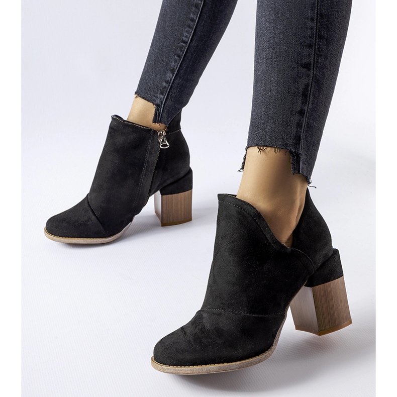 Černé kotníkové boty Artemisia na vysokém podpatku černá 2 Černé kotníkové boty Artemisia na vysokém podpatku černá 2