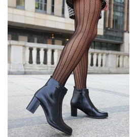 Černé zateplené kotníkové boty s kamínky Barreto černá 2