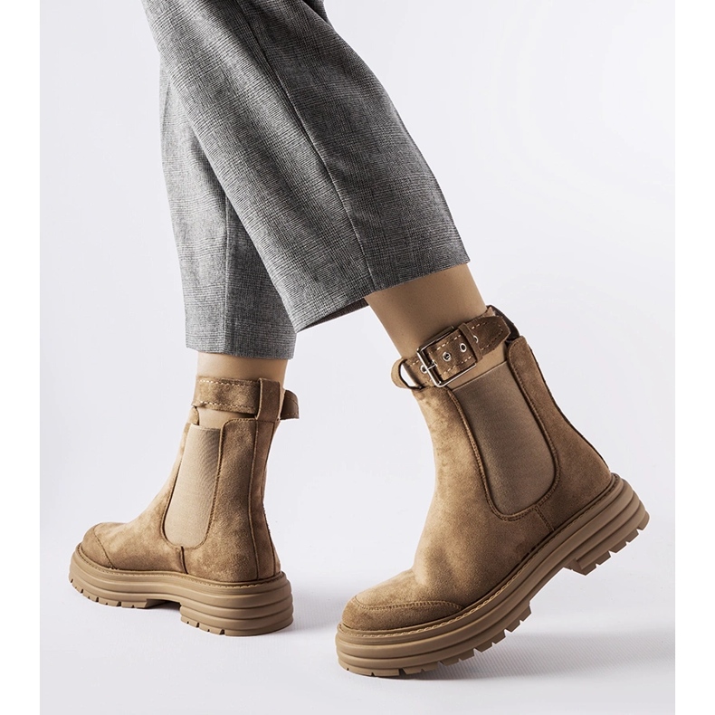 Hnědé kotníkové boty s ozdobnou sponou značky Abela béžový 1