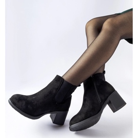 Černé kotníkové boty z ekologického semiše Pacific černá 1