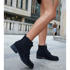 Černé kotníkové boty zdobené zirkony Melisurgo černá 2