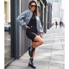 Černé kozačky zdobené monogramem černý 1