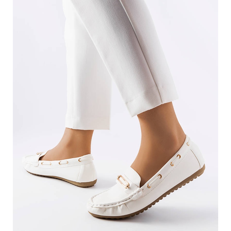 Bílé mokasíny zdobené aplikací Seattle bílý 1