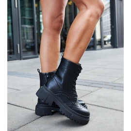 Černé kozačky zdobené prošíváním Nicla černý 2