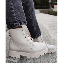 Béžové dámské kozačky na šněrování béžový 1