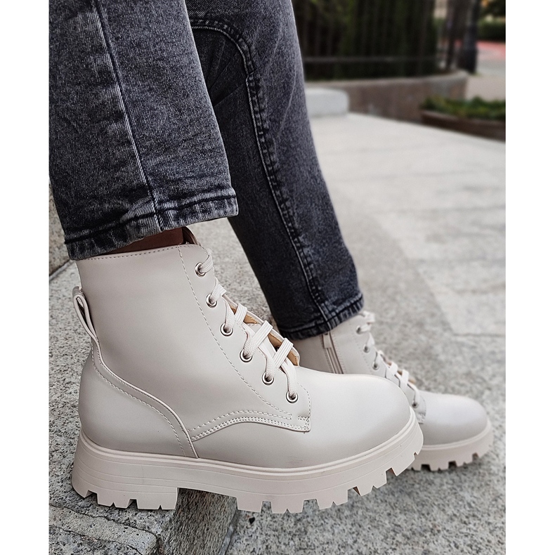 Béžové dámské kozačky na šněrování béžový 1