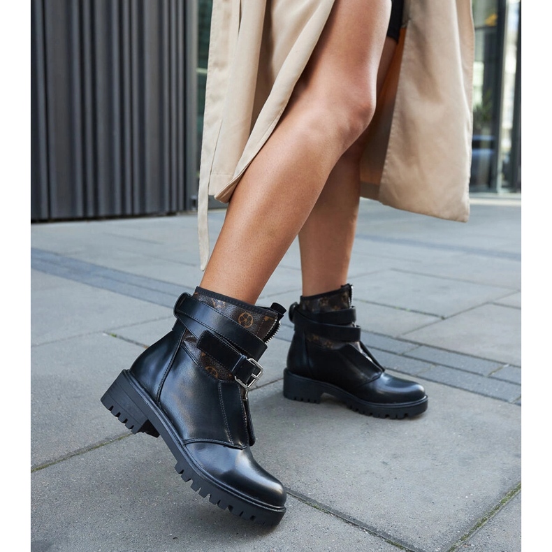 Černé kozačky s ozdobným páskem Domus černá 2