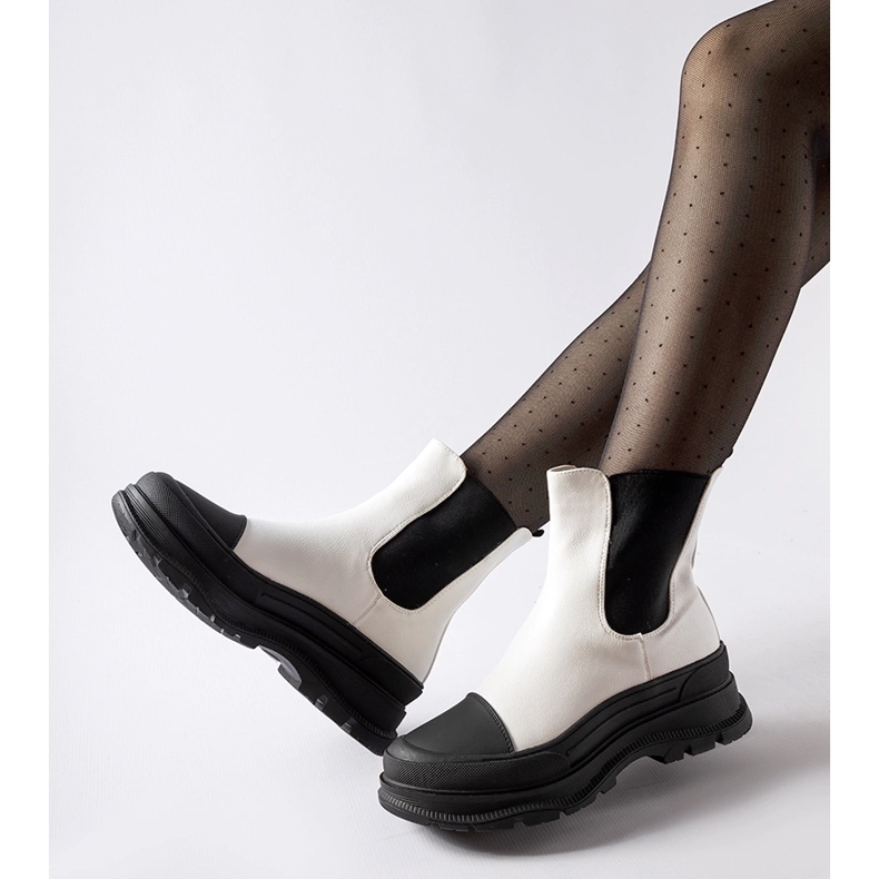 Bílé kotníkové boty se sportovní podrážkou Ermanno bílý 1