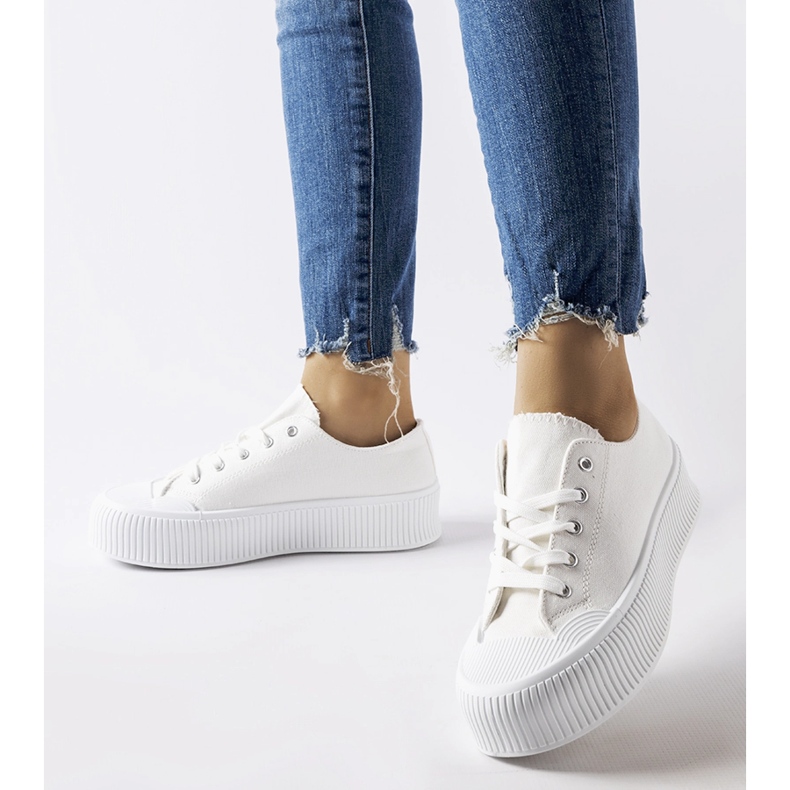 Bílé tenisky na silné platformě Fortunata bílý 1