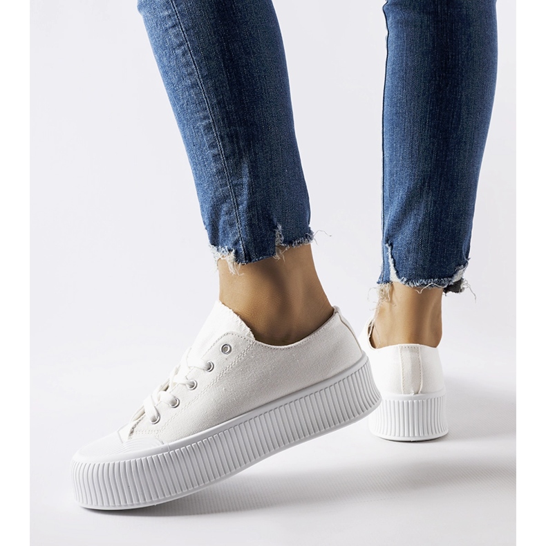 Bílé tenisky na silné platformě Fortunata bílý 2