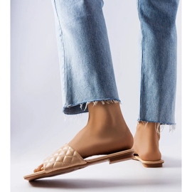 Béžové elegantní žabky s prošíváním od Labrie béžový 1