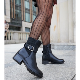 Černé kotníkové boty s ozdobnou sponou Archuleta černá 2