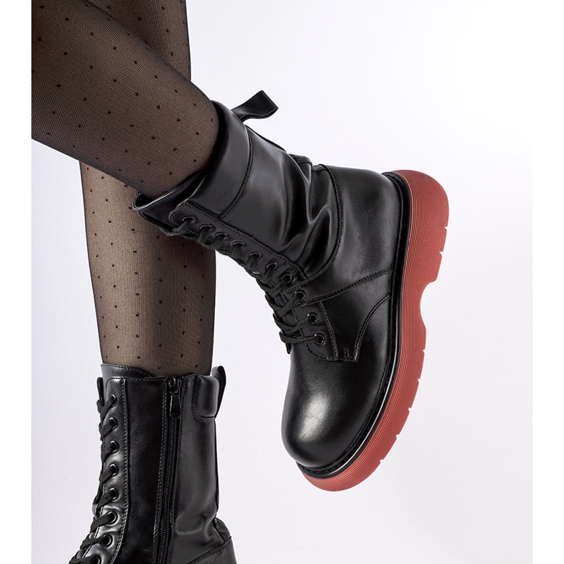 Černé zateplené kozačky s růžovou podrážkou Beata černá 2