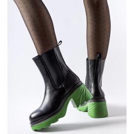 Černé zateplené kotníkové boty se zeleným podpatkem Tirano černá 1 Černé zateplené kotníkové boty se zeleným podpatkem Tirano černá 1