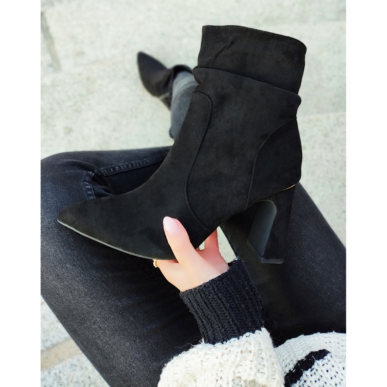 Dámské černé kozačky na zdobeném sloupku černá 2