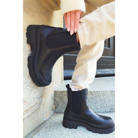 Černé dámské kozačky s černou podrážkou černá 1 Černé dámské kozačky s černou podrážkou černá 1