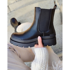 Černé dámské kozačky s černou podrážkou černá 2 Černé dámské kozačky s černou podrážkou černá 2