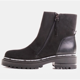 Marco Shoes Hladké dámské kozačky se zajímavým, tlustým dnem černá 1