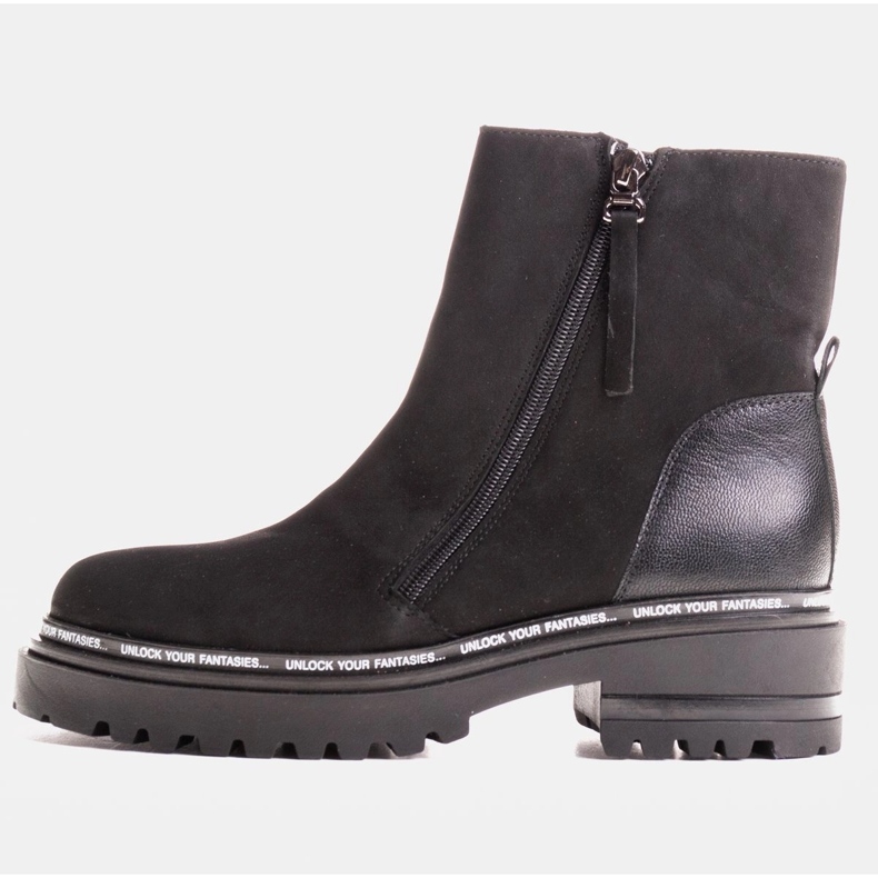 Marco Shoes Hladké dámské kozačky se zajímavým, tlustým dnem černá 1