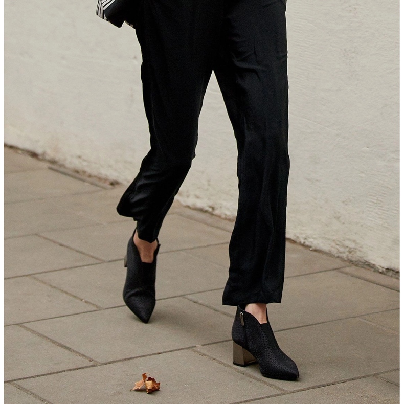 Marco Shoes Štíhlé boty s gumou v horní části a kovovou patou černá 1