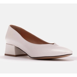 Marco Shoes Lodičky z bílé lícové kůže s výstřihem do V bílý 2