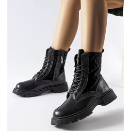 Černé kozačky zdobené prošíváním Jalbert černý 1