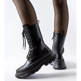 Černé dělnické boty se silnou černou podrážkou Crosia černá 1