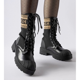 Černé ponožkové boty s hnědým nápisem Daria černá 1 Černé ponožkové boty s hnědým nápisem Daria černá 1