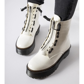 Inna Bílé kotníkové boty na platformě s embosováním Ascea bílý 1