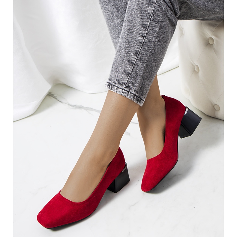 Červené lodičky na sloupku Bloor červený 1