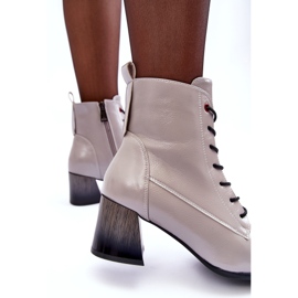 Vinceza Šedé lakované kotníkové boty šedá 3