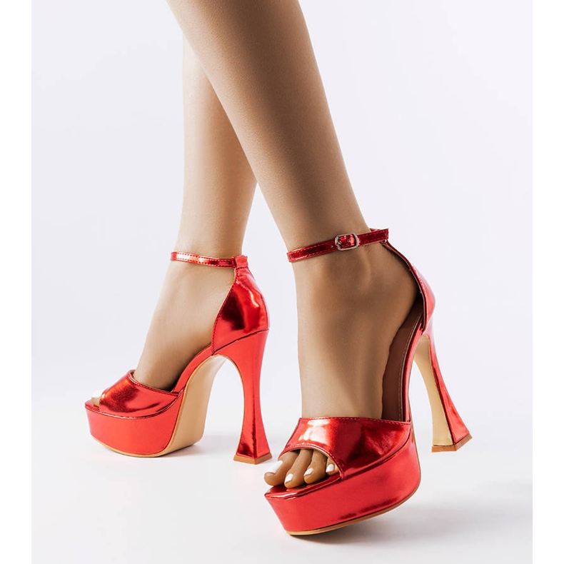 Červené lakované vysoké sandály z Illinois 1