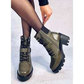 Šněrovací kozačky na podpatku Brooks DK.GREEN zelený 1