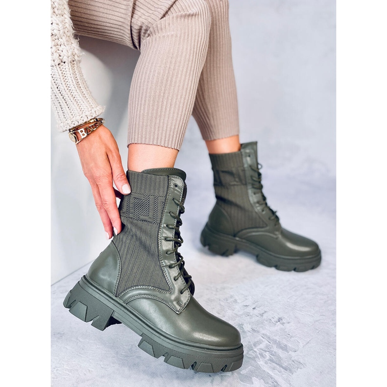 Pracovníci s pružným svrškem Calling Green zelená 2