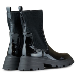 Černé patentní boty s pružným svrškem černá 1