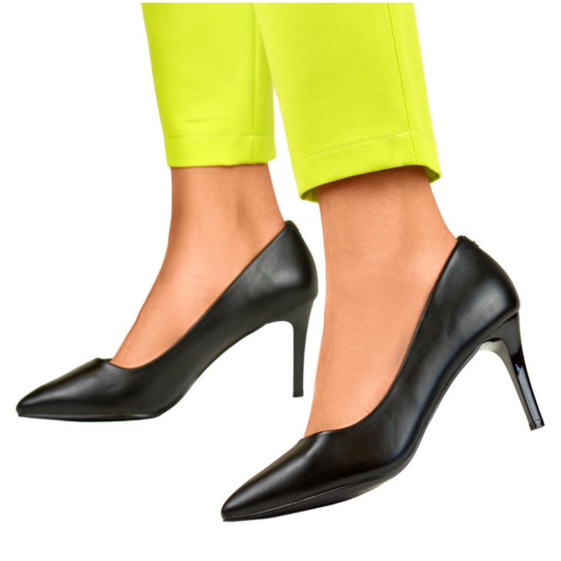 Černé klasické nízké dámské vysoké podpatky z ekokůže černá 1 Černé klasické nízké dámské vysoké podpatky z ekokůže černá 1