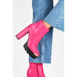 Růžové dámské vysoké kotníkové boty na silném podpatku růžový 2