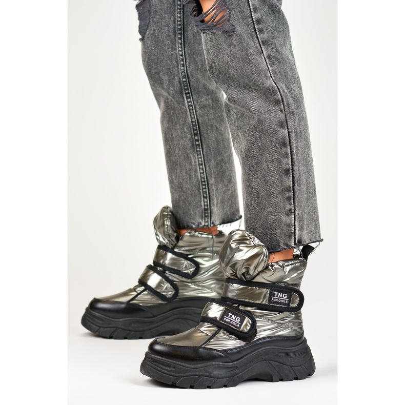 Lesklé, teplé dámské sněhule na suchý zip černá 2 Lesklé, teplé dámské sněhule na suchý zip černá 2