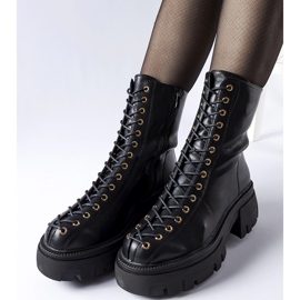 Černé zateplené kozačky zdobené vázáním Amla černá 1