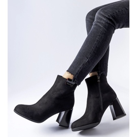 Černé elegantní kotníkové boty od Serbadone černá 1