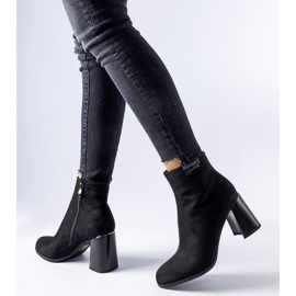 Černé elegantní kotníkové boty od Serbadone černá 2