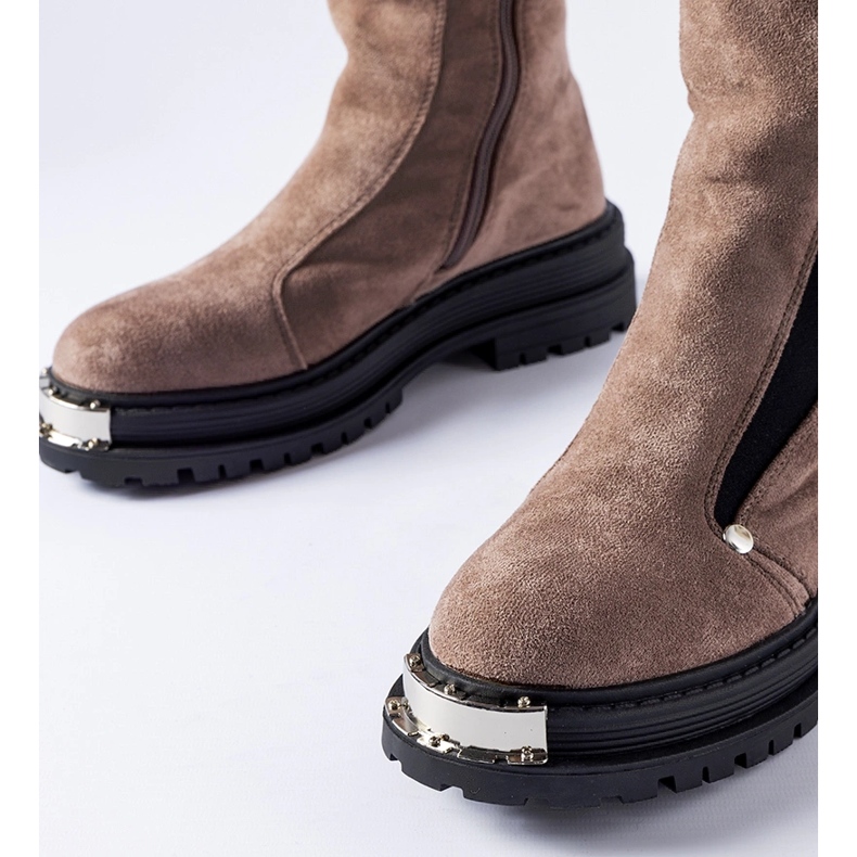 Hnědé zateplené kotníkové boty s ozdobnou špičkou Bologna hnědý 1 Hnědé zateplené kotníkové boty s ozdobnou špičkou Bologna hnědý 1