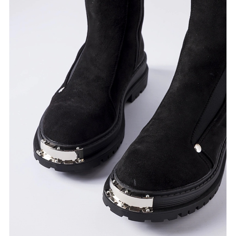 Černé zateplené kotníkové boty s ozdobnou špičkou Bologna černá 1