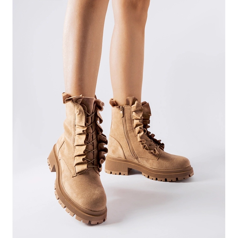 Béžové kotníkové boty s volány, eko-semiš Sterpito béžový 1