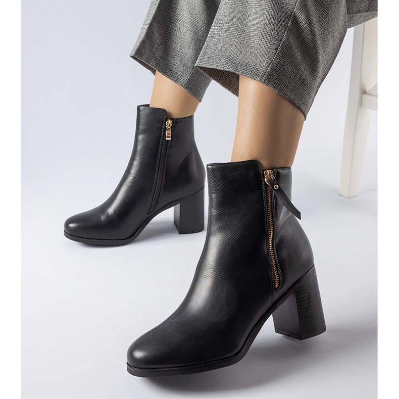 Černé zateplené klasické kotníkové boty Edilio černá 1