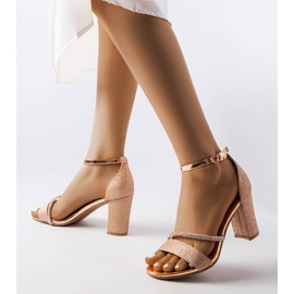 Zlaté blokové sandály Abellona zlatý 1