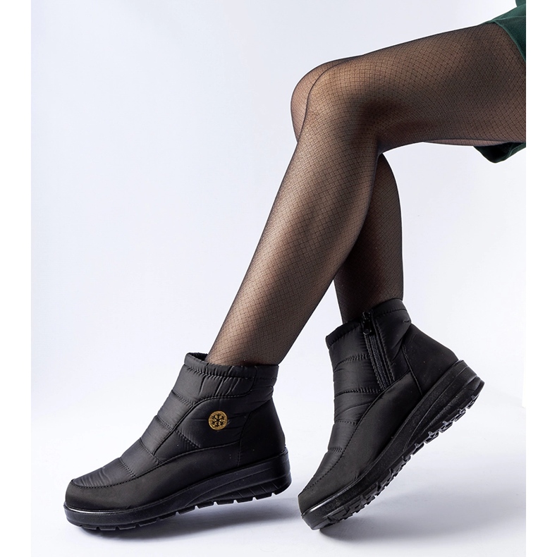 Černé sněhule na nízkém klínku Vittore černá 1 Černé sněhule na nízkém klínku Vittore černá 1